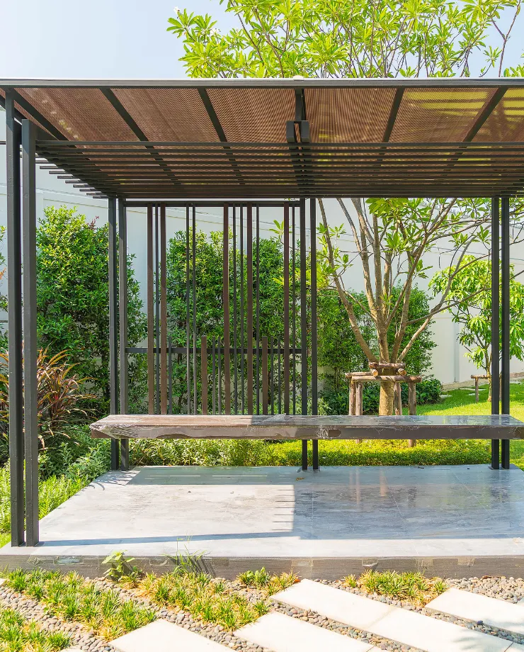 Simple pergola design for a minimal backyard patio project