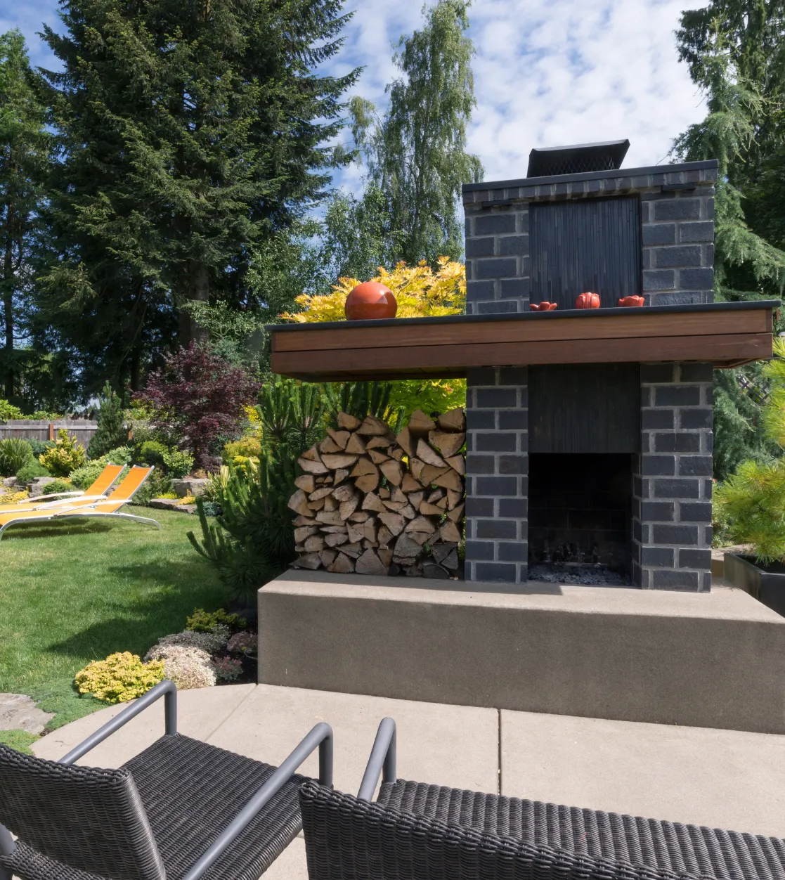 Outdoor living space Los Angeles patio firepit and seating area